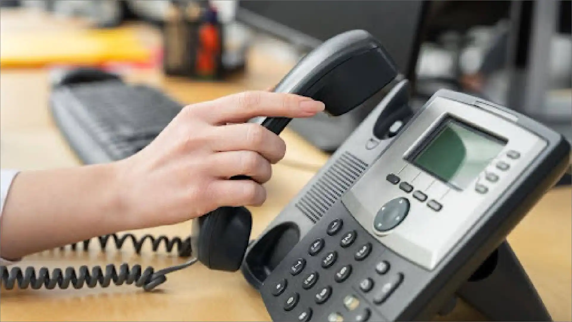 A person using a VoIP calling system